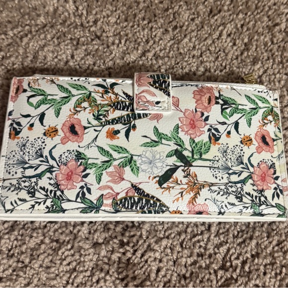 Floral White Wallet—BRAND NEW - Picture 2 of 4